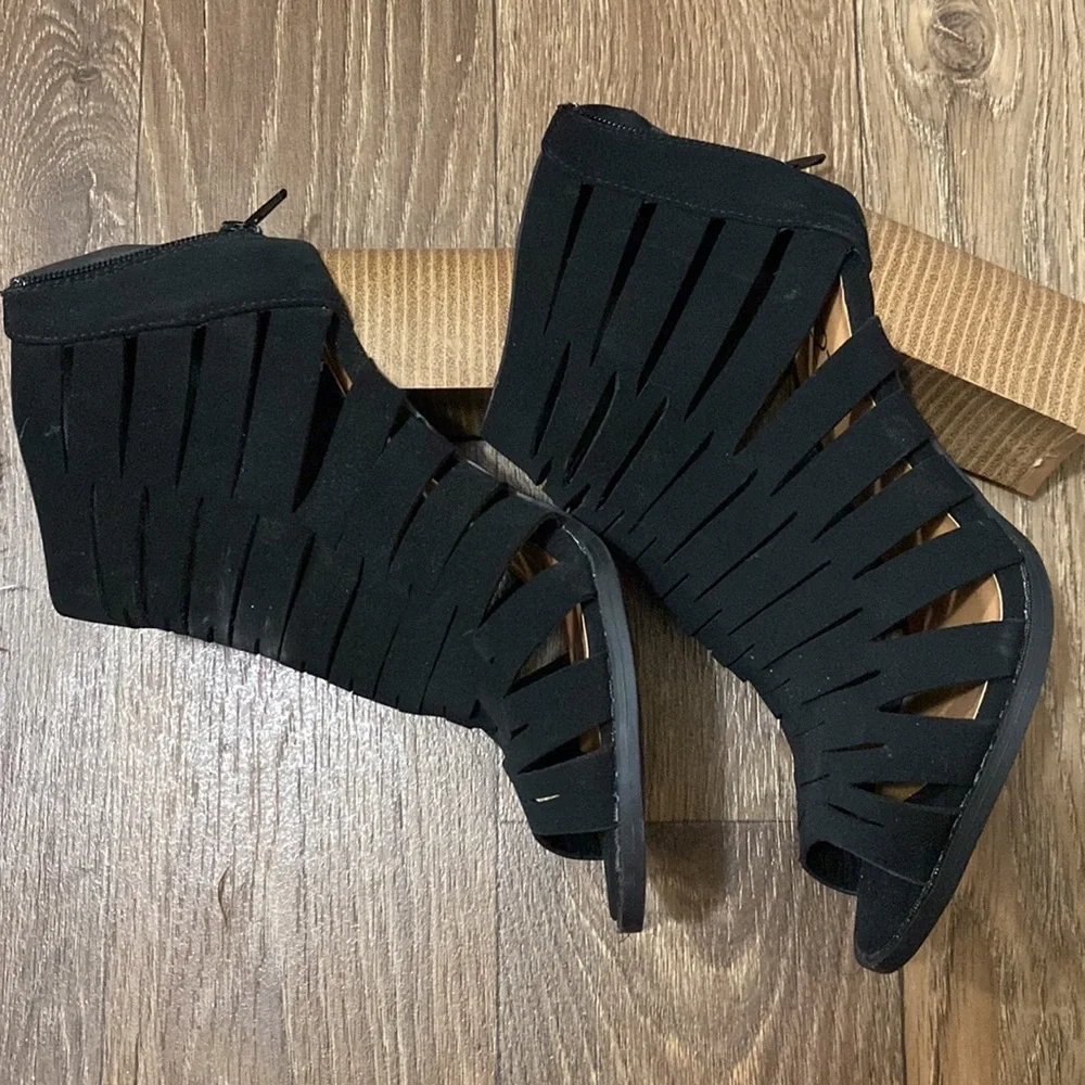 Rue21 heeled‎ sandals